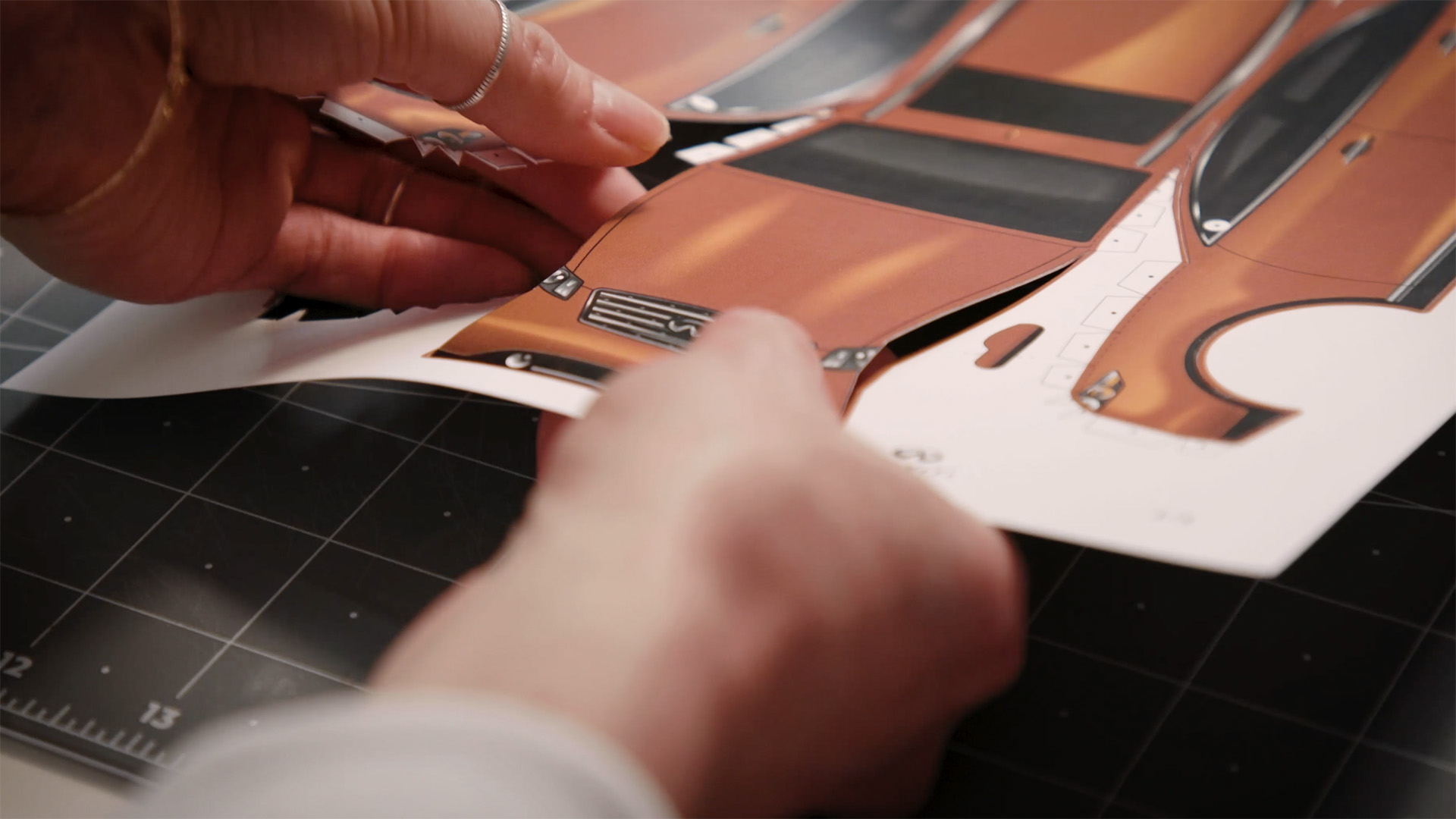 Infinit_Carigami_FX35_Hero_Posterframe_1920x1080